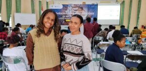 “Xena & Fitalia Bersama Teman-teman Mahasiswa Program Beasiswa YPMAK Ditantang Untuk Menjadi Tuan di Tanah Papua”