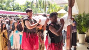 “Dinamika Siswa Yayasan Binterbusih di Libur Tri Hari Suci, Tergerak Menjadi Lektor & Pemasmur”.