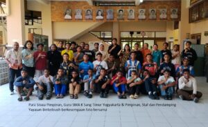 Ketua Yayasan Binterbusih Serahkan 29 Siswa Penerima Beasiswa Pemda Pegunungan Bintang kepada SMA Katolik Sang Timur Yogyakarta